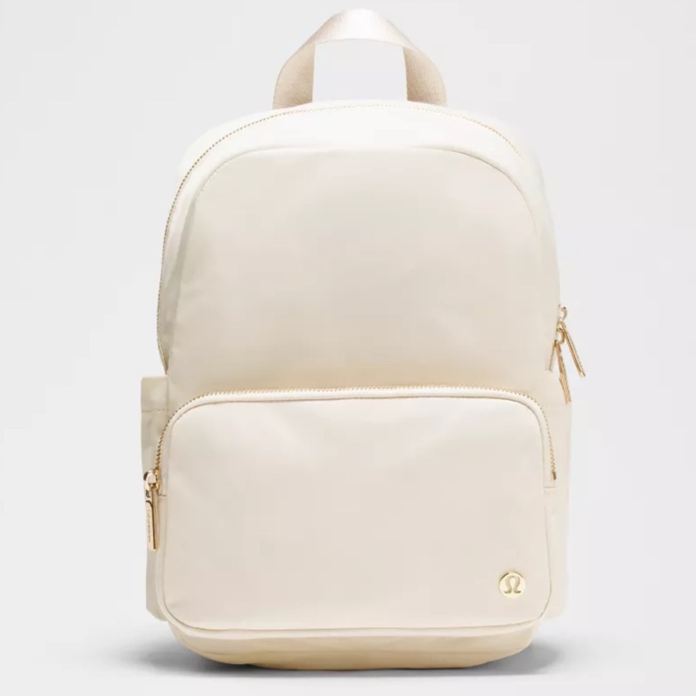 Everywhere Backpack Small 11.5L
Metal Hardware Light Ivory/Sheer Oak/Gold